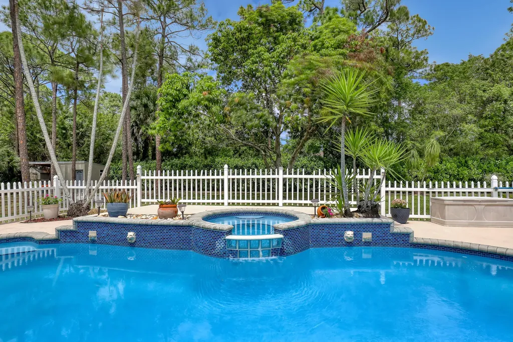 17271 N 88th Road Road N The Acreage FL 33470