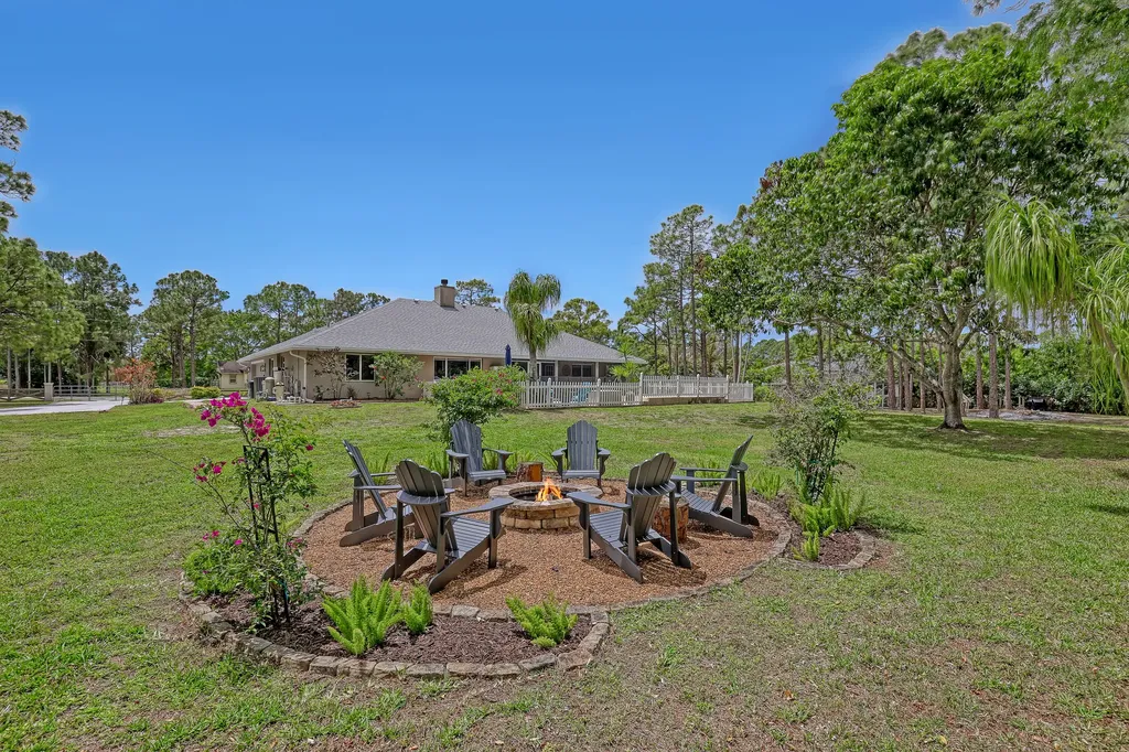 17271 N 88th Road Road N The Acreage FL 33470