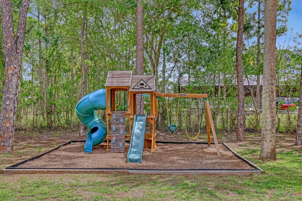17271 N 88th Road Road N The Acreage FL 33470