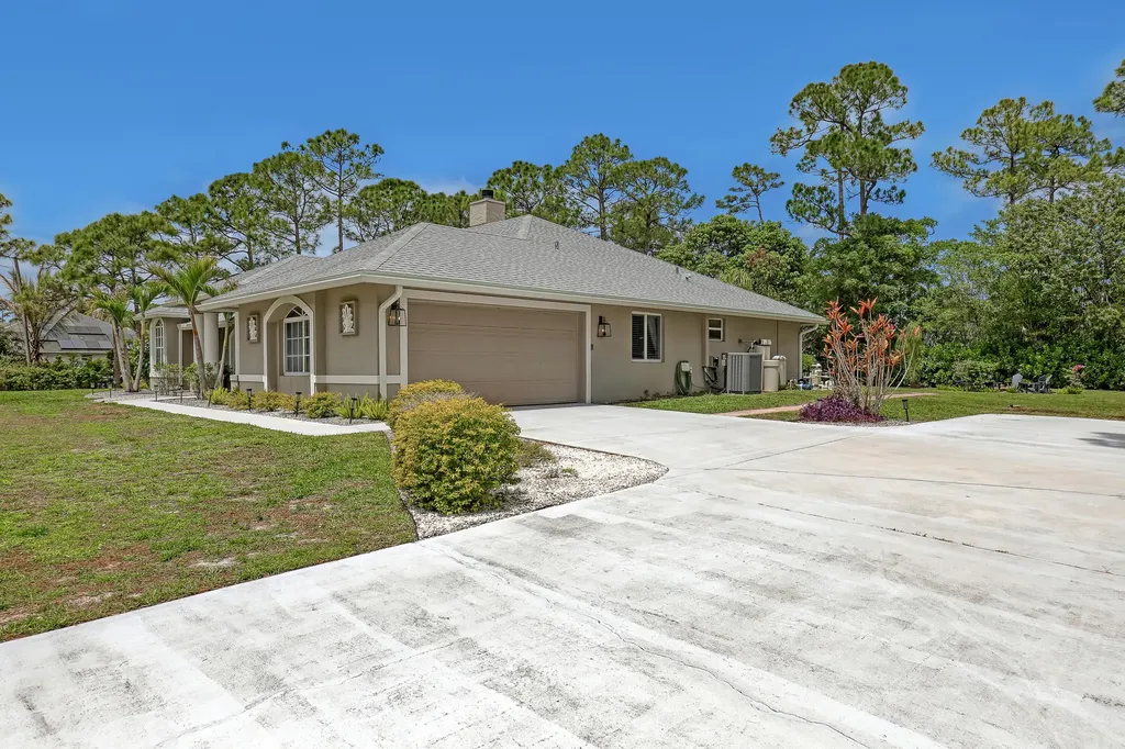 17271 N 88th Road Road N The Acreage FL 33470
