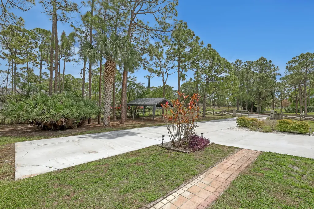 17271 N 88th Road Road N The Acreage FL 33470