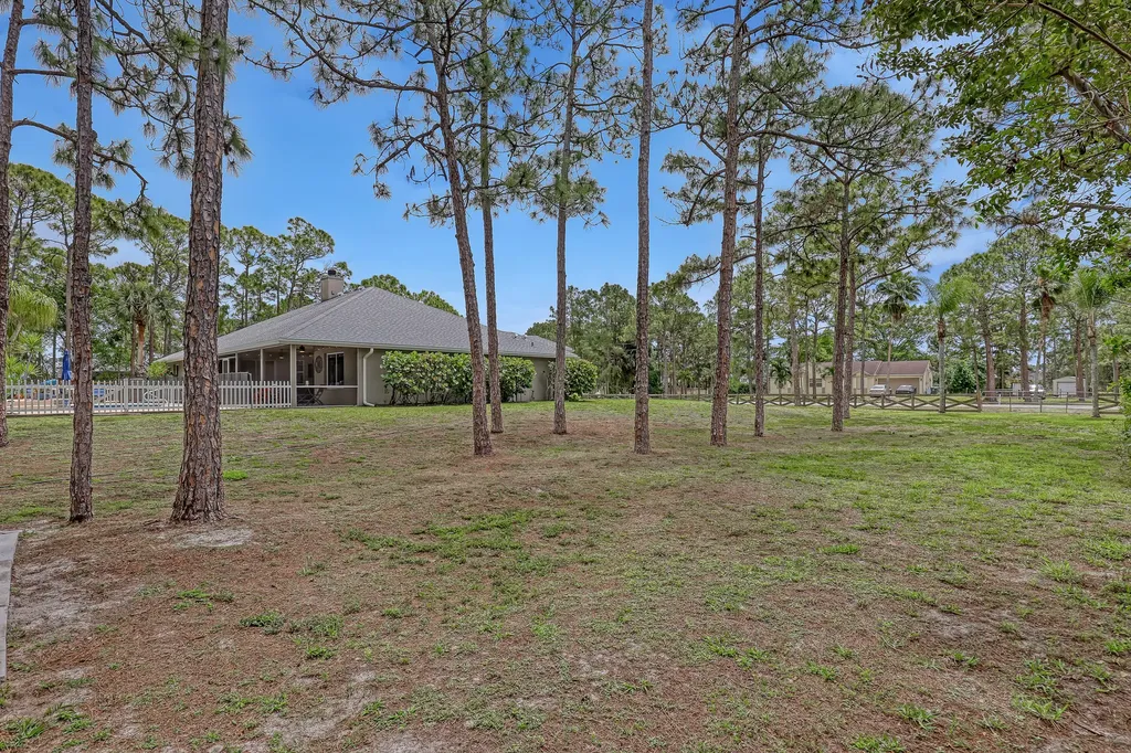 17271 N 88th Road Road N The Acreage FL 33470