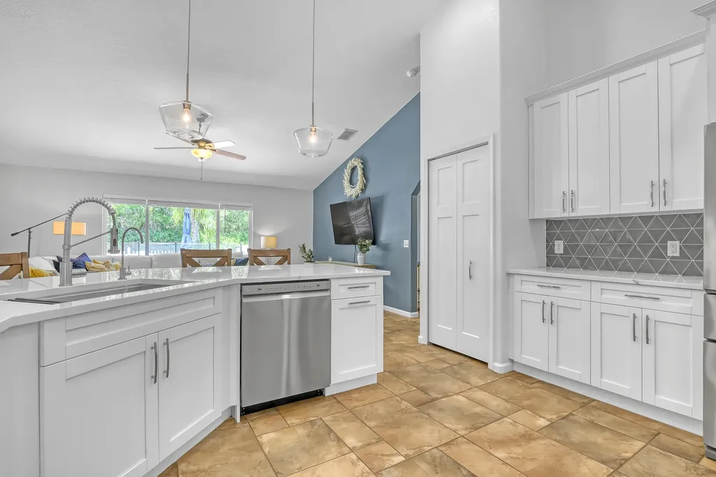 17271 N 88th Road Road N The Acreage FL 33470