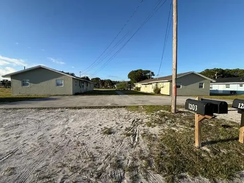 1205 Ave K Fort Pierce FL 34950
