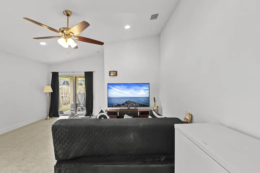 3422 State Street Lake Worth FL 33461
