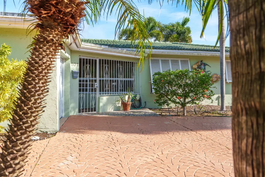 101 SE 14th Street Pompano Beach FL 33060
