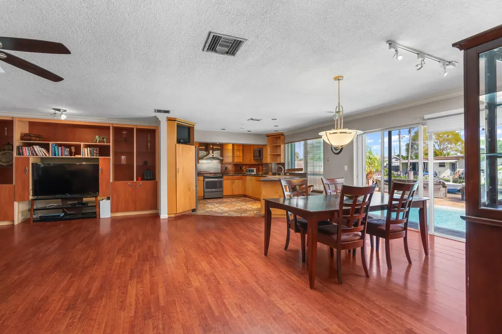 101 SE 14th Street Pompano Beach FL 33060