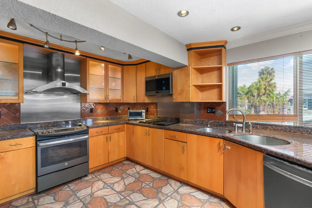 101 SE 14th Street Pompano Beach FL 33060