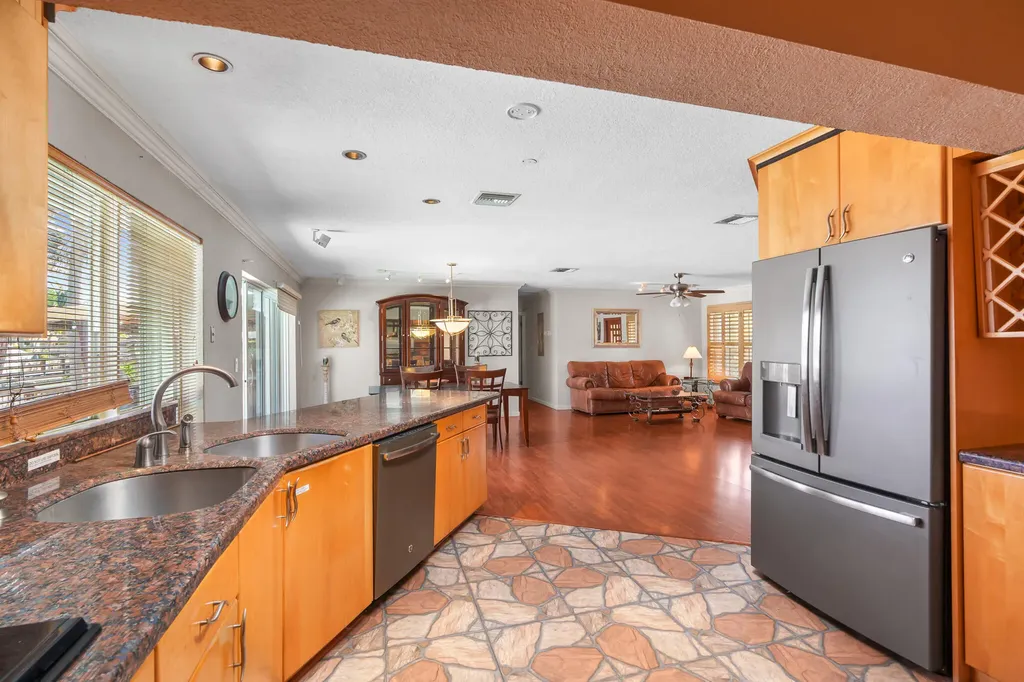 101 SE 14th Street Pompano Beach FL 33060