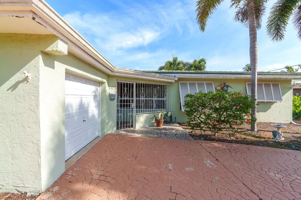 101 SE 14th Street Pompano Beach FL 33060