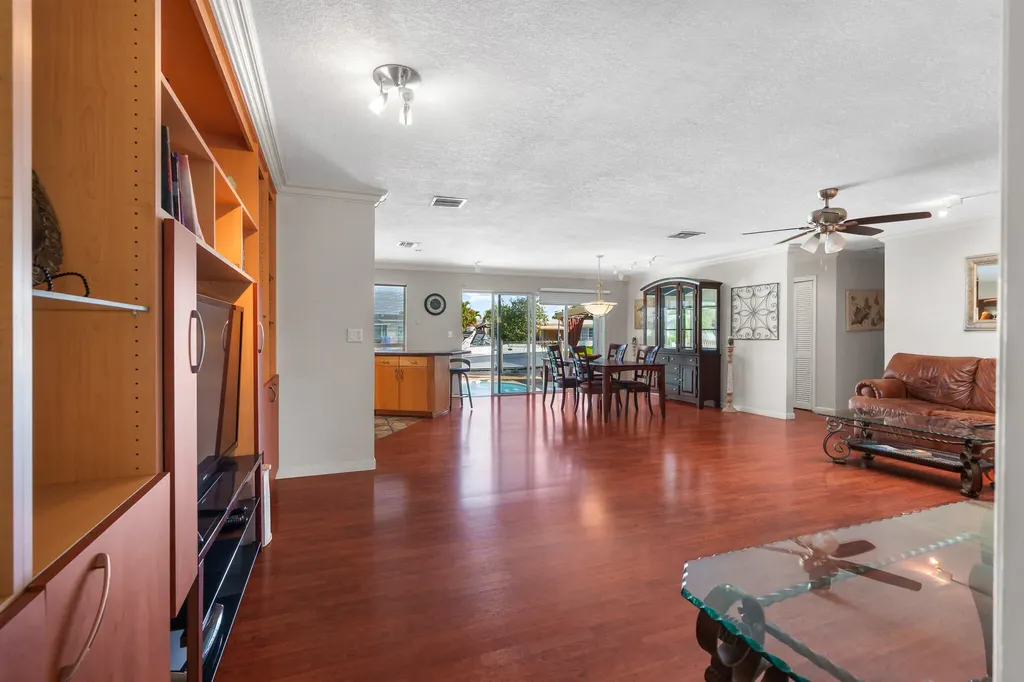 101 SE 14th Street Pompano Beach FL 33060