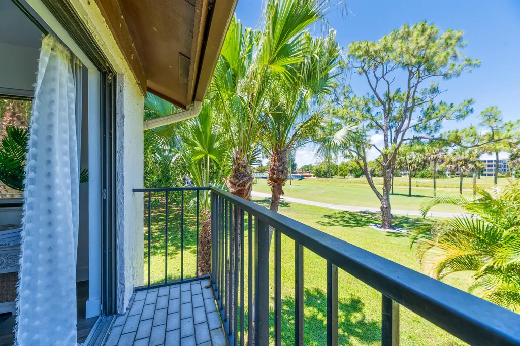 5142 Fountains Drive S Lake Worth FL 33467