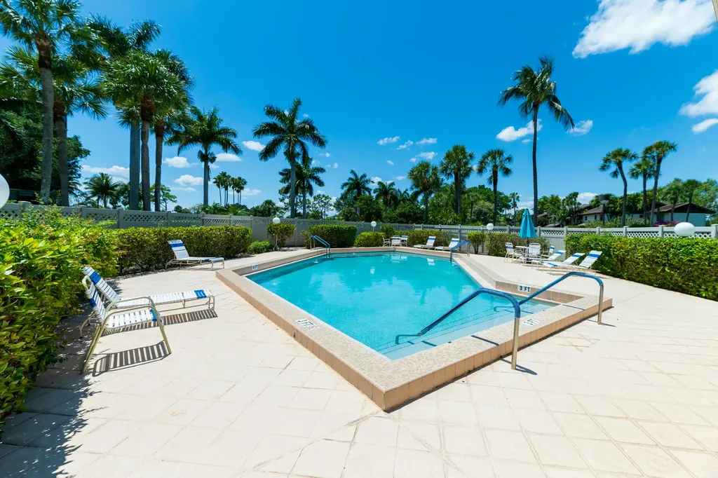 5142 Fountains Drive S Lake Worth FL 33467