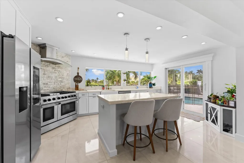 2948 NE 35th Court Lighthouse Point FL 33064