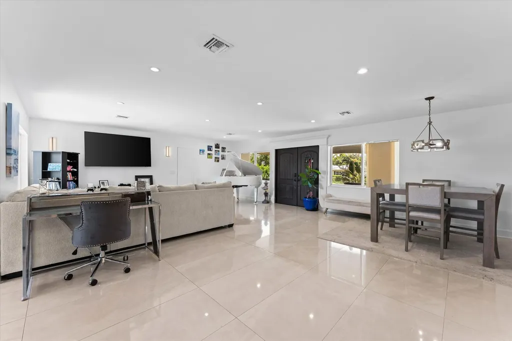 2948 NE 35th Court Lighthouse Point FL 33064