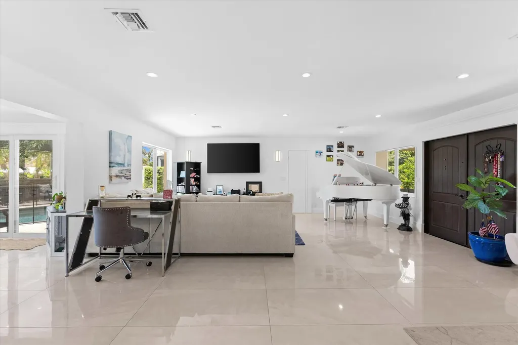 2948 NE 35th Court Lighthouse Point FL 33064
