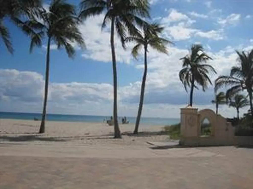 326 Harrison Street Hollywood FL 33019