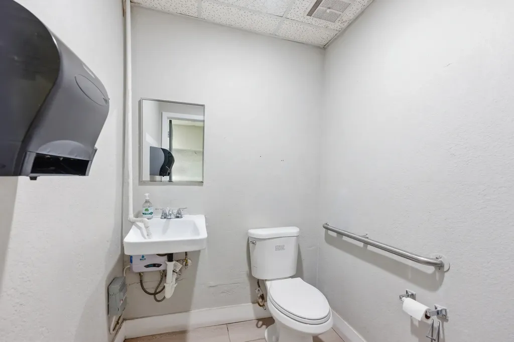 120 N Federal Highway Deerfield Beach FL 33441