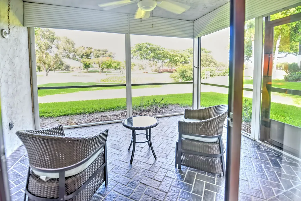 28 W Stratford Lane Boynton Beach FL 33436
