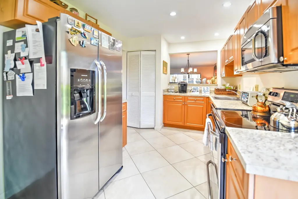 28 W Stratford Lane Boynton Beach FL 33436