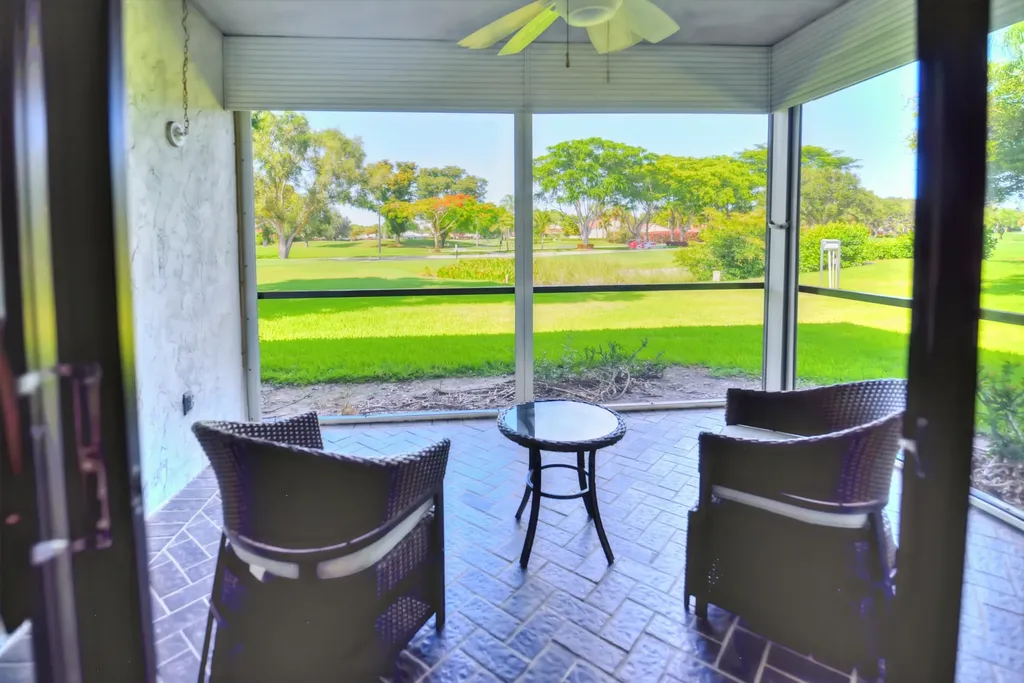 28 W Stratford Lane Boynton Beach FL 33436