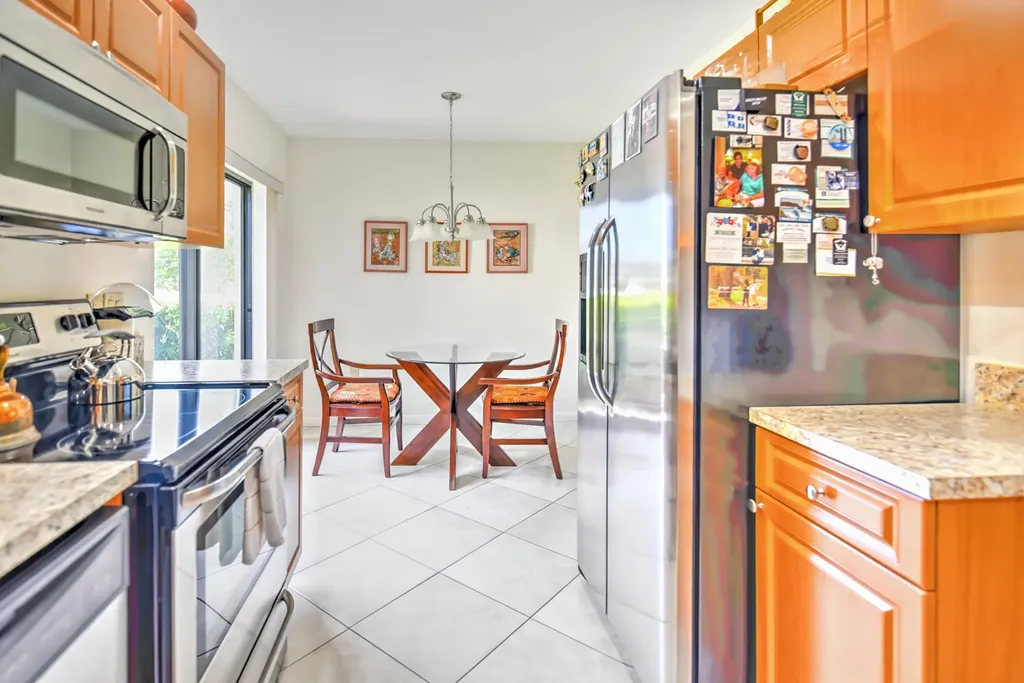 28 W Stratford Lane Boynton Beach FL 33436