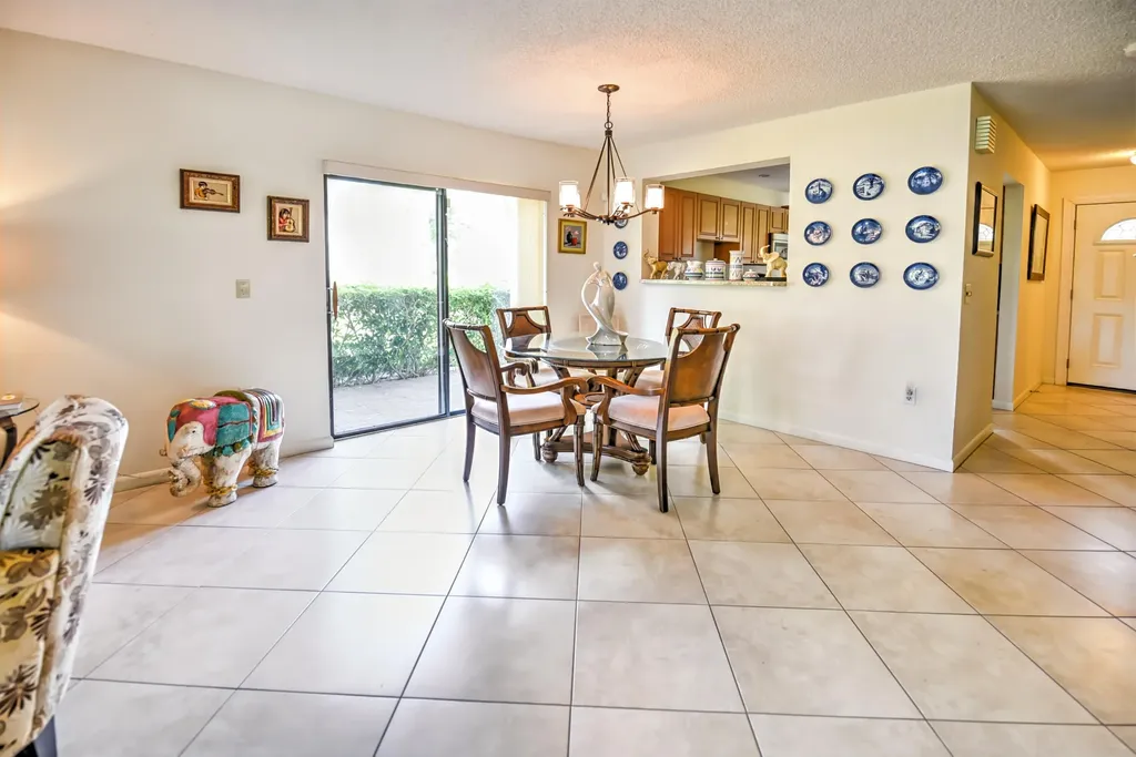 28 W Stratford Lane Boynton Beach FL 33436