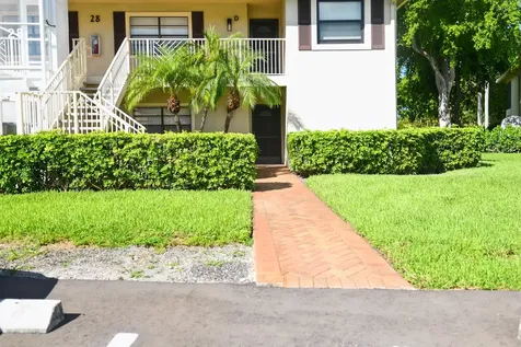 28 W Stratford Lane Boynton Beach FL 33436