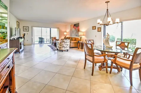 28 W Stratford Lane Boynton Beach FL 33436