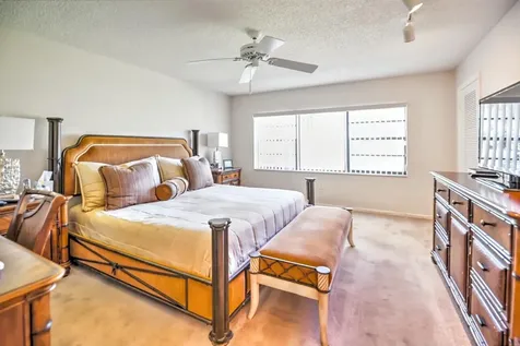 28 W Stratford Lane Boynton Beach FL 33436