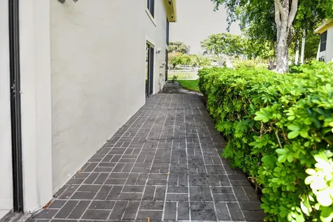 28 W Stratford Lane Boynton Beach FL 33436