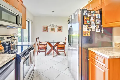 28 W Stratford Lane Boynton Beach FL 33436