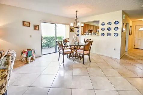 28 W Stratford Lane Boynton Beach FL 33436