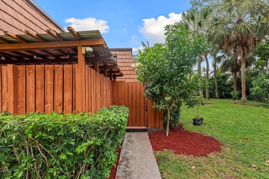 9156D SW 23rd Street Davie FL 33324