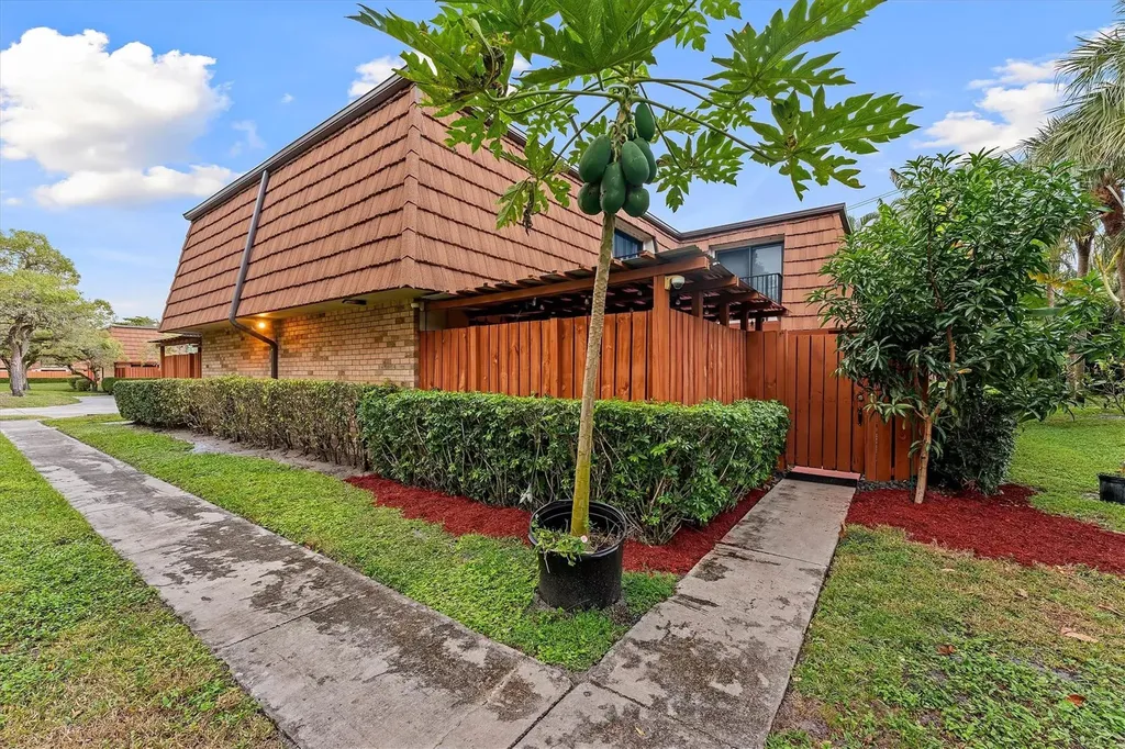 9156D SW 23rd Street Davie FL 33324