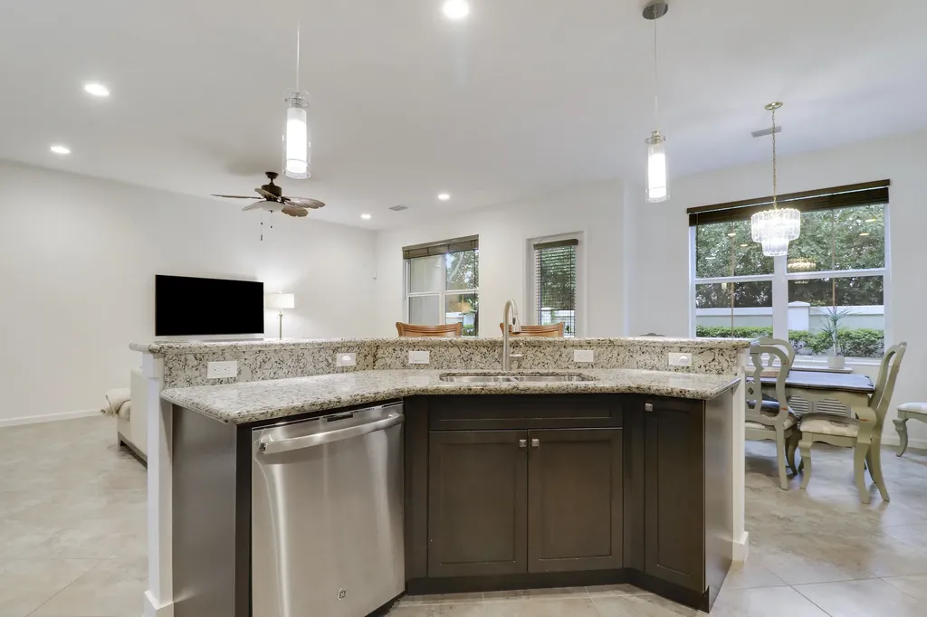 5242 Cambridge Court Palm Beach Gardens FL 33418