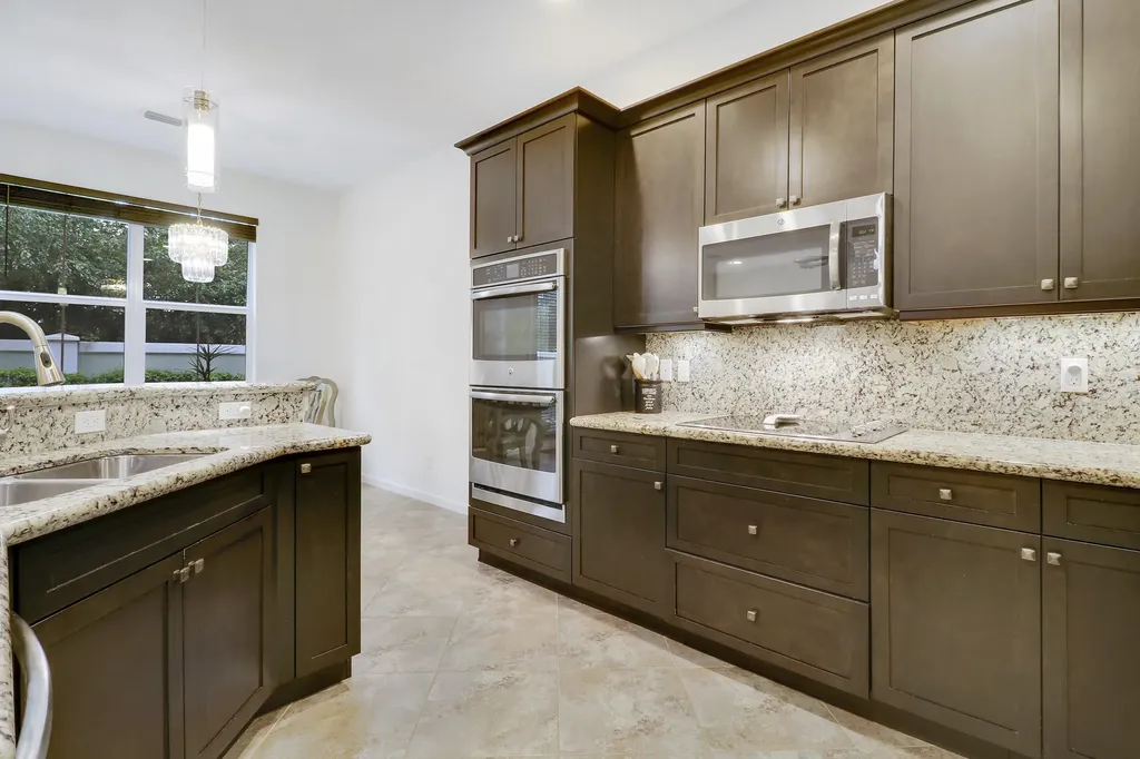 5242 Cambridge Court Palm Beach Gardens FL 33418