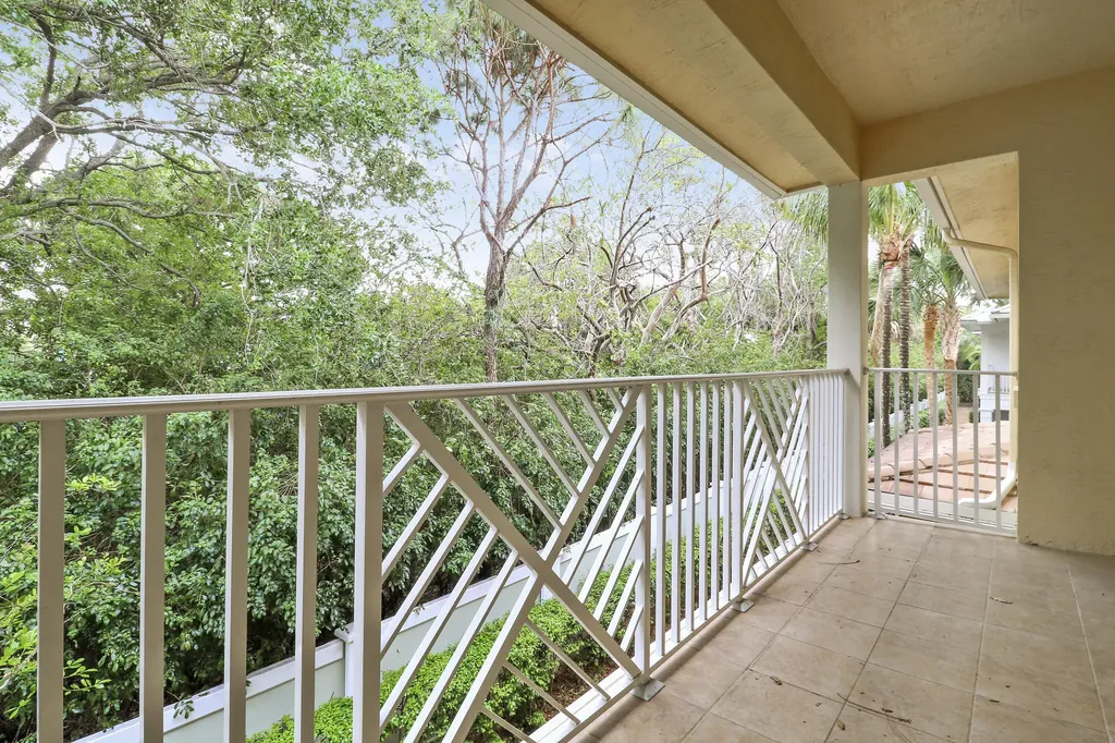 5242 Cambridge Court Palm Beach Gardens FL 33418