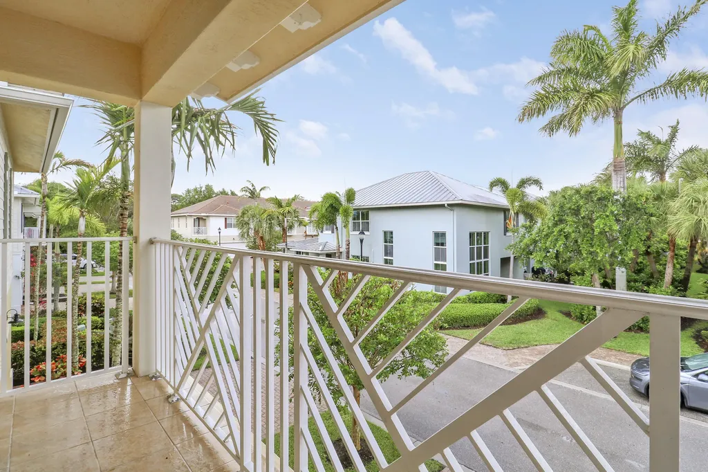 5242 Cambridge Court Palm Beach Gardens FL 33418