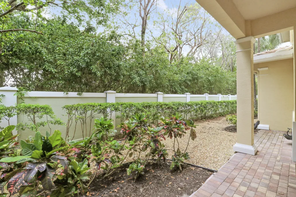 5242 Cambridge Court Palm Beach Gardens FL 33418
