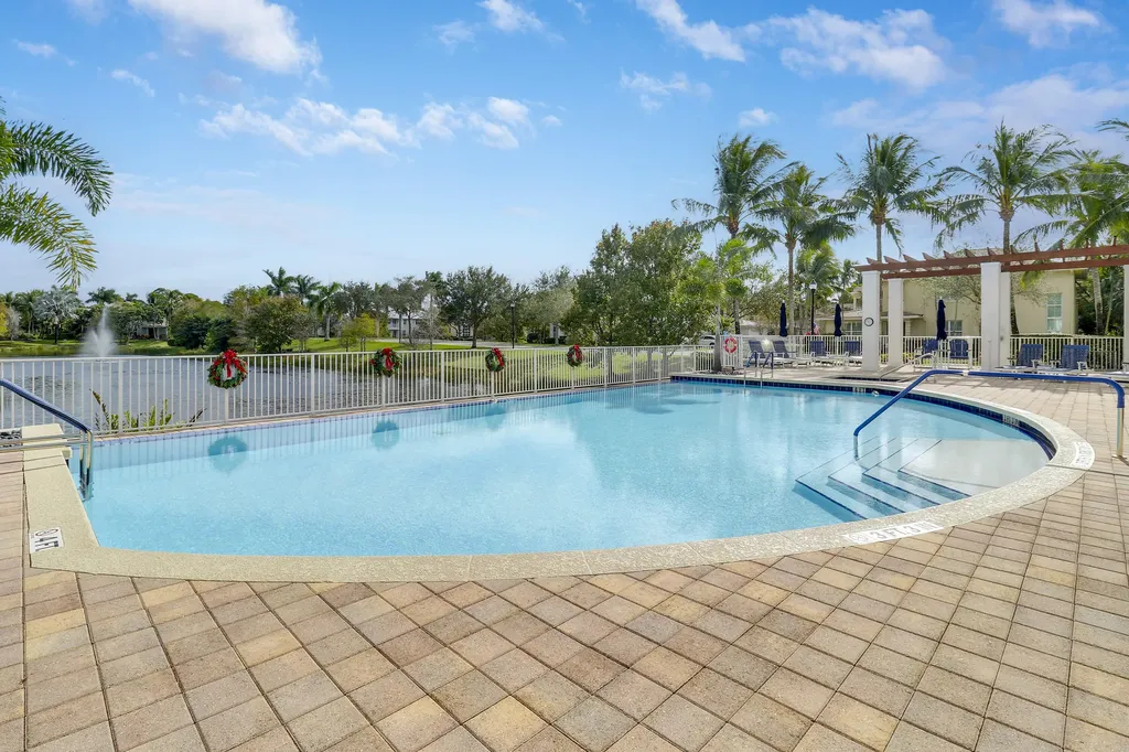 5242 Cambridge Court Palm Beach Gardens FL 33418