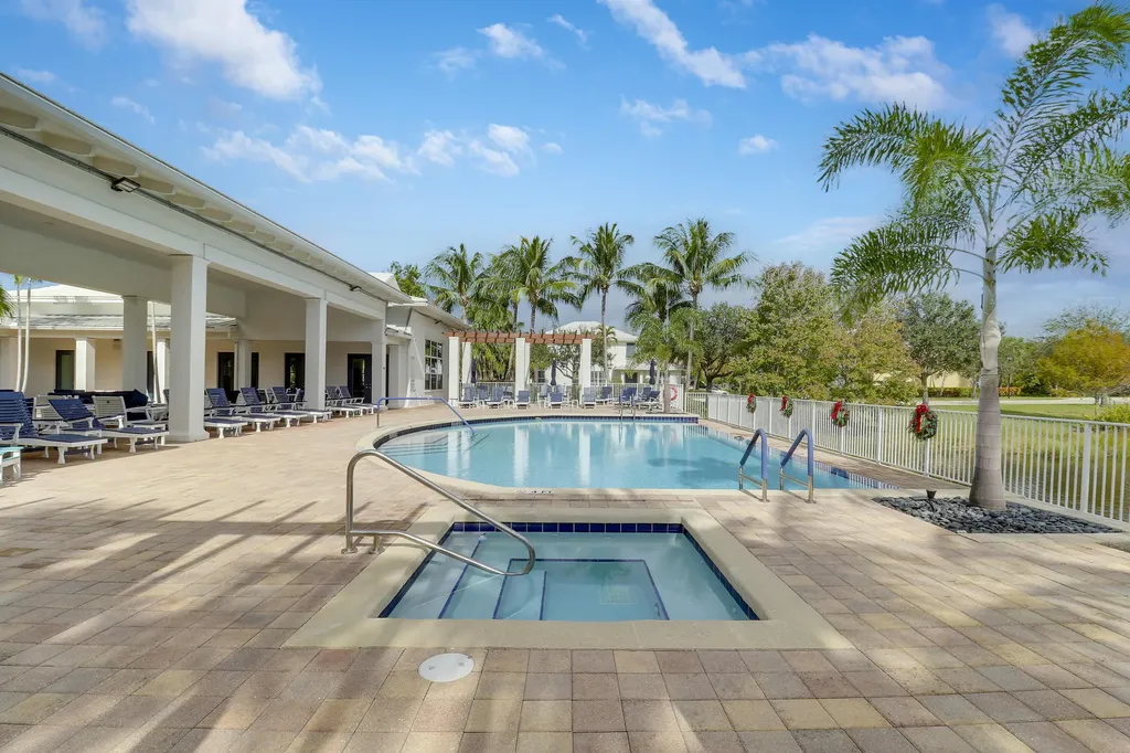 5242 Cambridge Court Palm Beach Gardens FL 33418