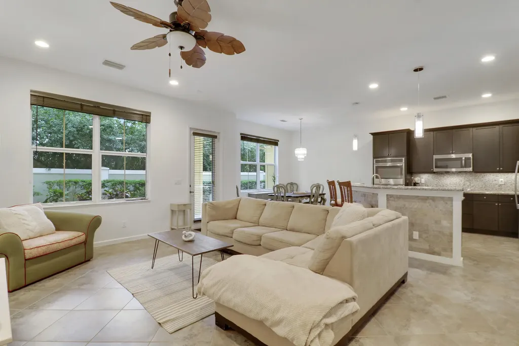 5242 Cambridge Court Palm Beach Gardens FL 33418