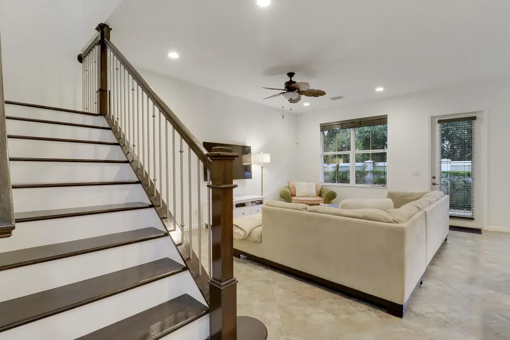 5242 Cambridge Court Palm Beach Gardens FL 33418