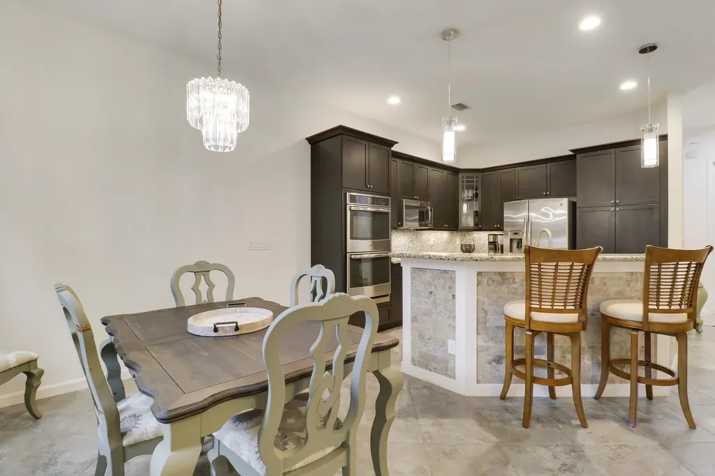 5242 Cambridge Court Palm Beach Gardens FL 33418