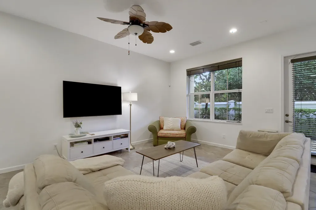 5242 Cambridge Court Palm Beach Gardens FL 33418