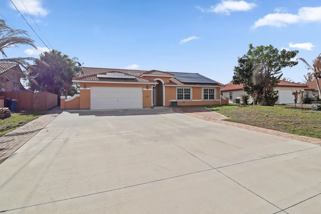 152 NE Twylite Terrace Port St Lucie FL 34983