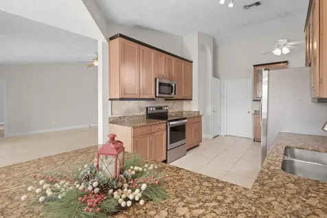 152 NE Twylite Terrace Port St Lucie FL 34983