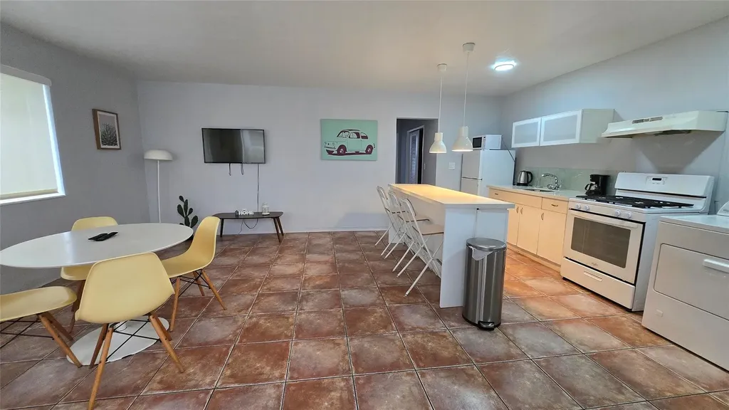 7725 Harding Avenue Miami Beach FL 33141