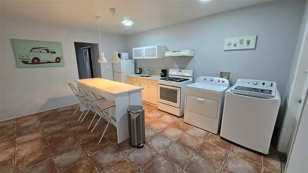 7725 Harding Avenue Miami Beach FL 33141